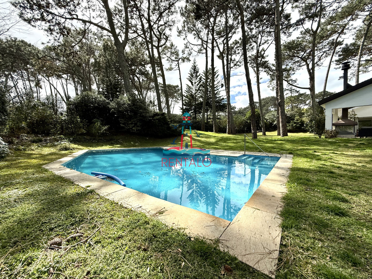 Casa ID.606 - Casa en alquiler de temporada con 4 suites más dependencia en 4500 m2 piscina y parrillero 