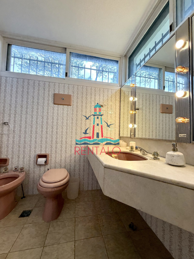 Casa ID.606 - Casa en alquiler de temporada con 4 suites más dependencia en 4500 m2 piscina y parrillero 