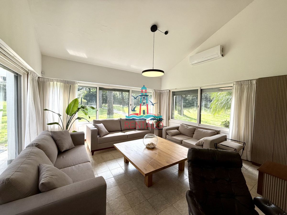 Casa ID.606 - Casa en alquiler de temporada con 4 suites más dependencia en 4500 m2 piscina y parrillero 