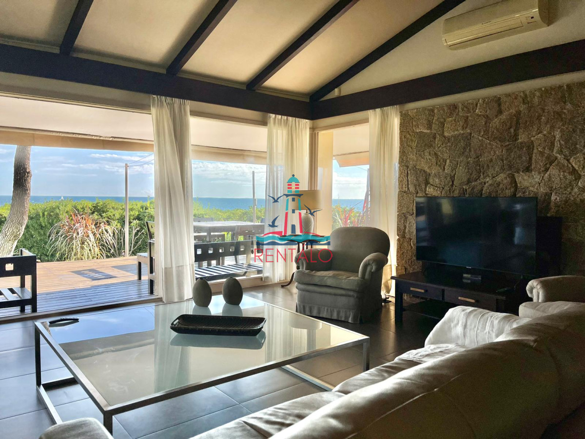 Casa ID.113 - Venta Casa de 4 Dormitorios Frente a Playa Mansa - Punta del Este