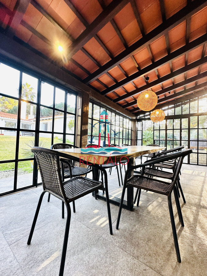 Casa ID.471 - Espectacular Casa Moderna de 5 Dormitorios con Piscina Climatizada en Alquiler de Temporada