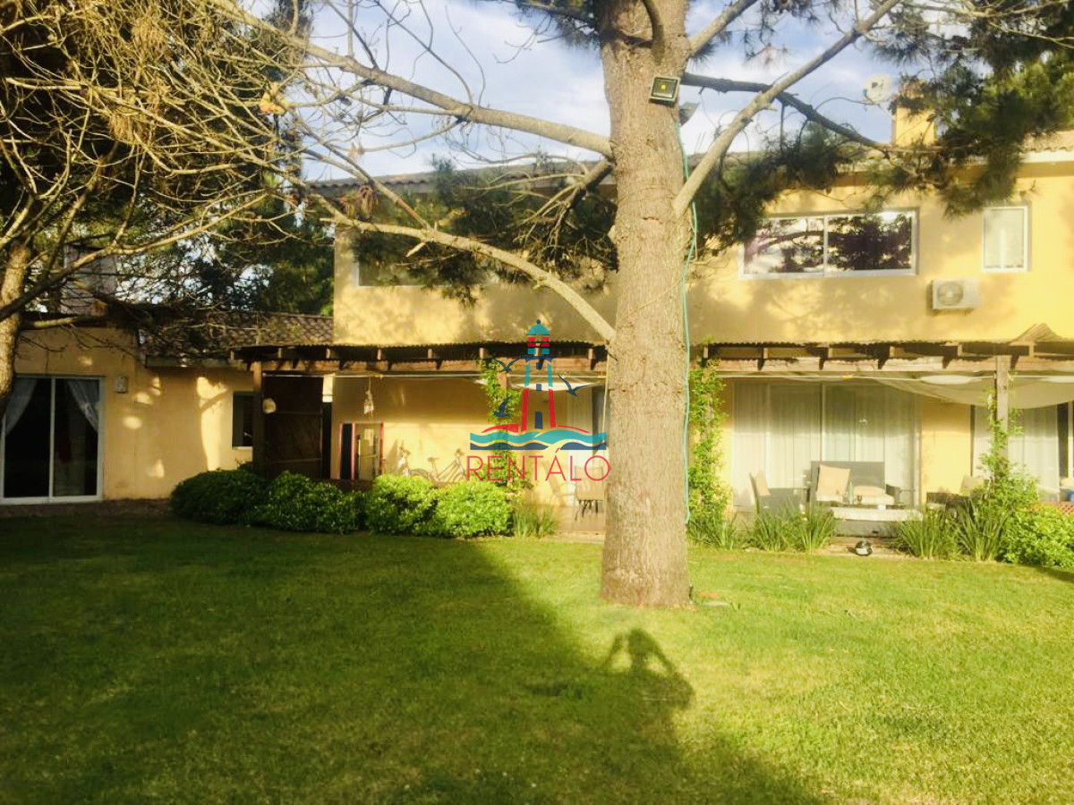 Casa ID.510 - Casa de 5 dormitorios en Punta del este barrio La arbolada