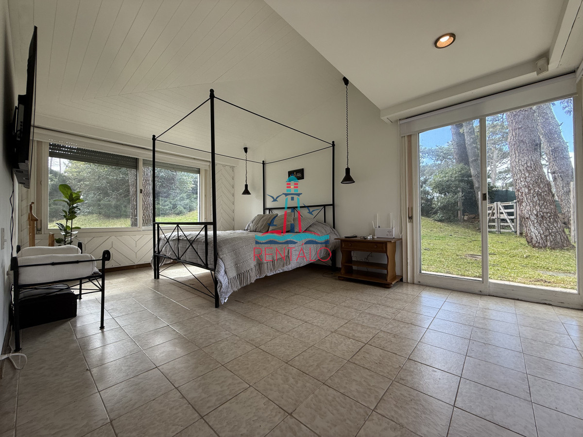 Casa ID.606 - Casa en alquiler de temporada con 4 suites más dependencia en 4500 m2 piscina y parrillero 