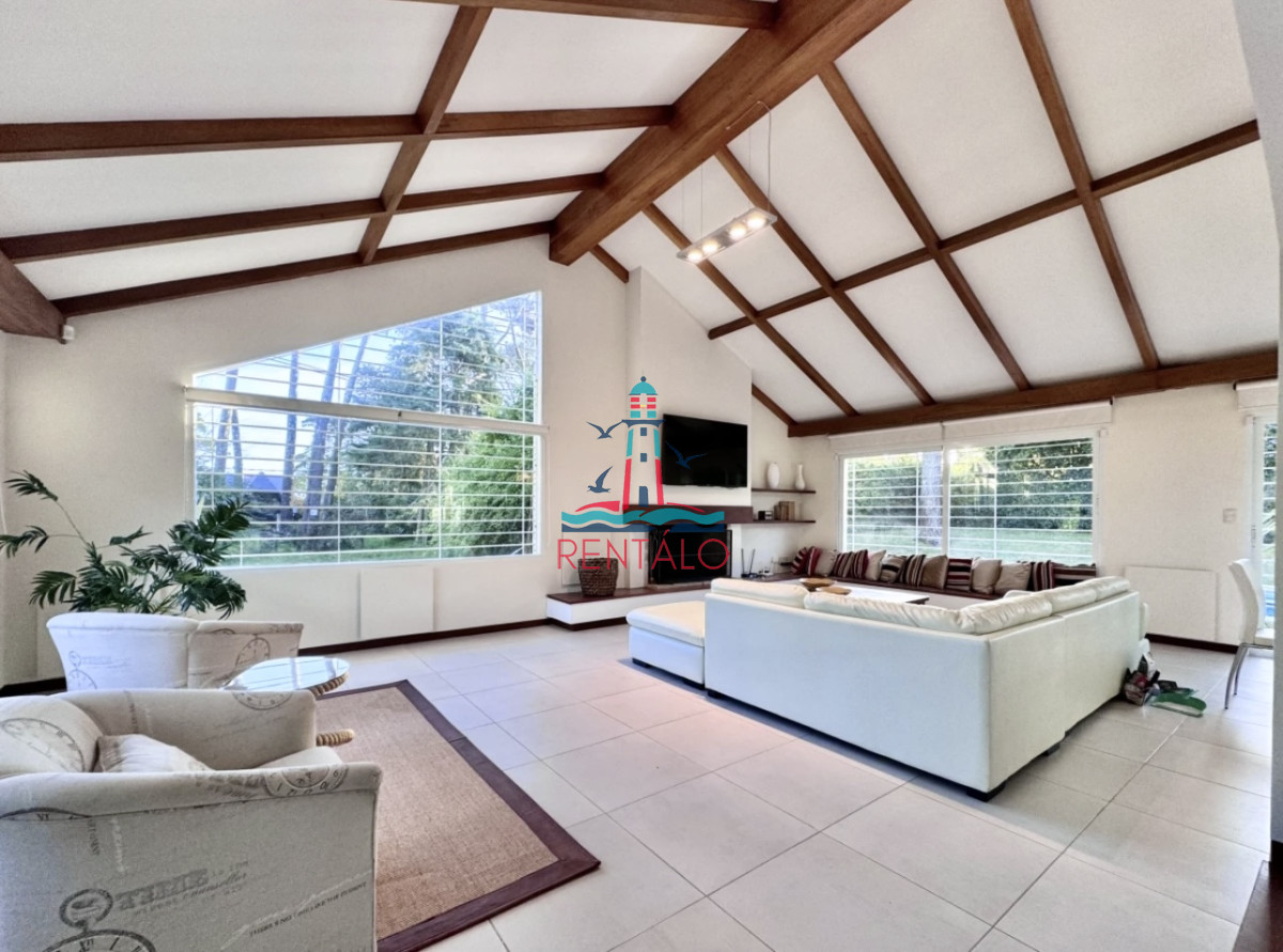 Casa ID.713 - Casa de 4 Dormitorios en Punta del este en Playa Mansa a Pocas Cuadras del Mar