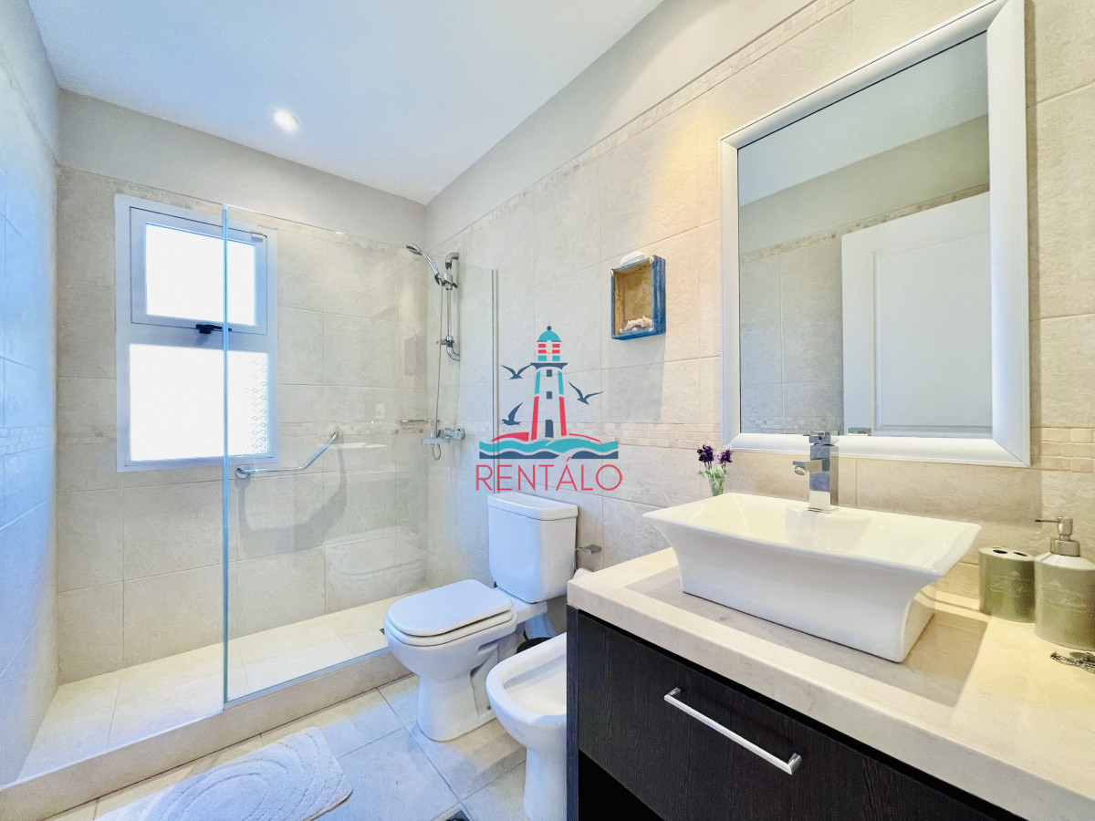 Casa ID.505 - Excelente Casa de 4 Dormitorios, Piscina Climatizada y Barbacoa en Pinares, Punta del Este
