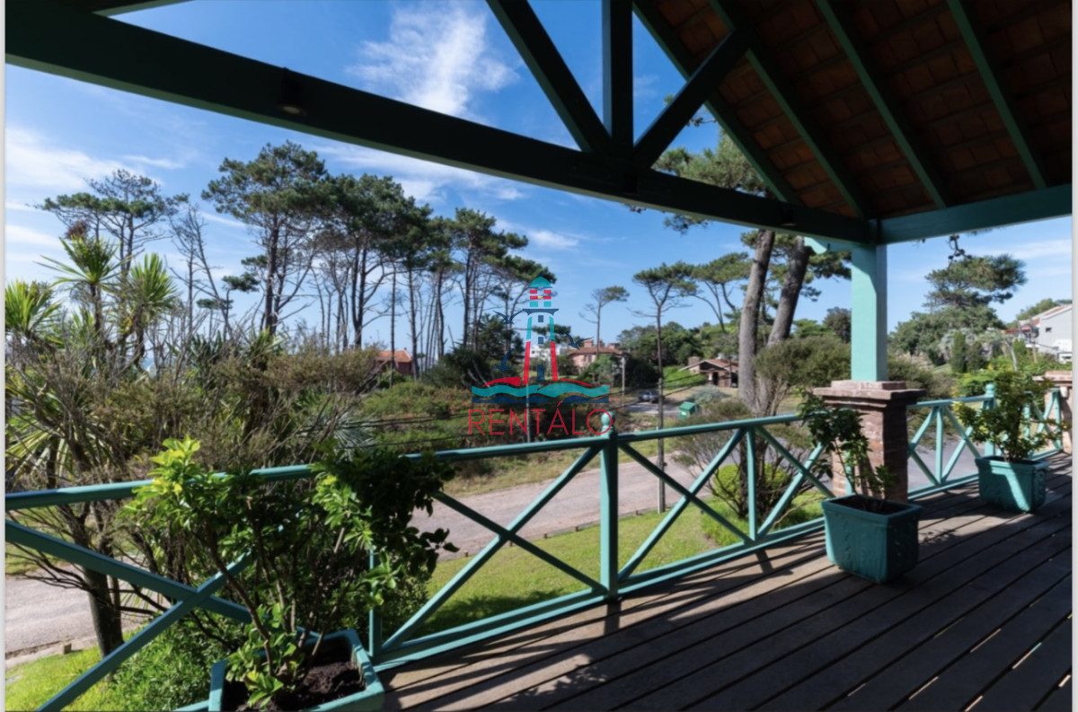 Casa ID.512 - casa en alquiler de temporada en punta del este 4  dormitorios mas dependencia y piscina en Montoya