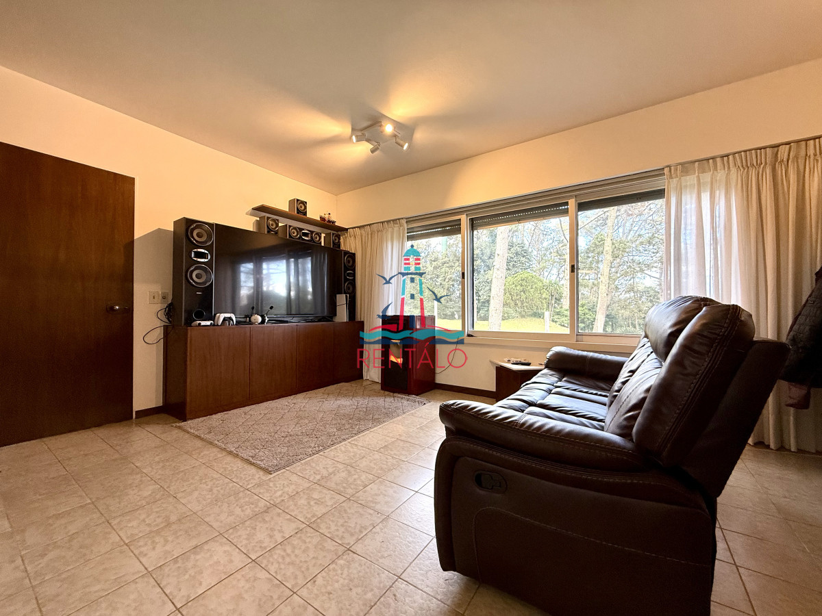Casa ID.606 - Casa en alquiler de temporada con 4 suites más dependencia en 4500 m2 piscina y parrillero 