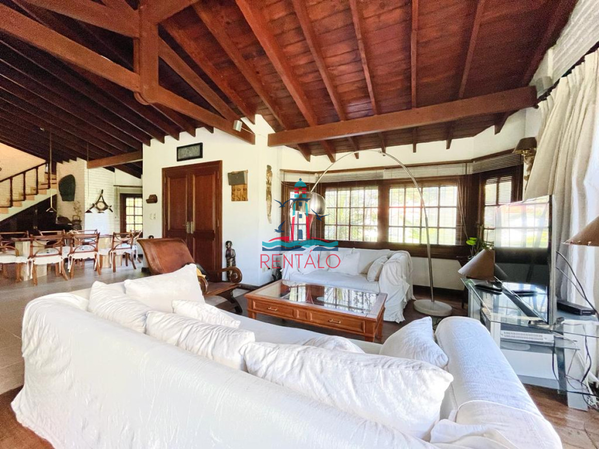 Casa ID.620 - Casa de 4 Dormitorios en Playa Mansa - Punta del Este