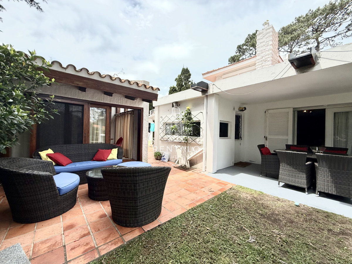 Casa ID.722 - Alquiler de casa temporal en Punta del este de 3 dormitorios en playa mansa, Punta del Este