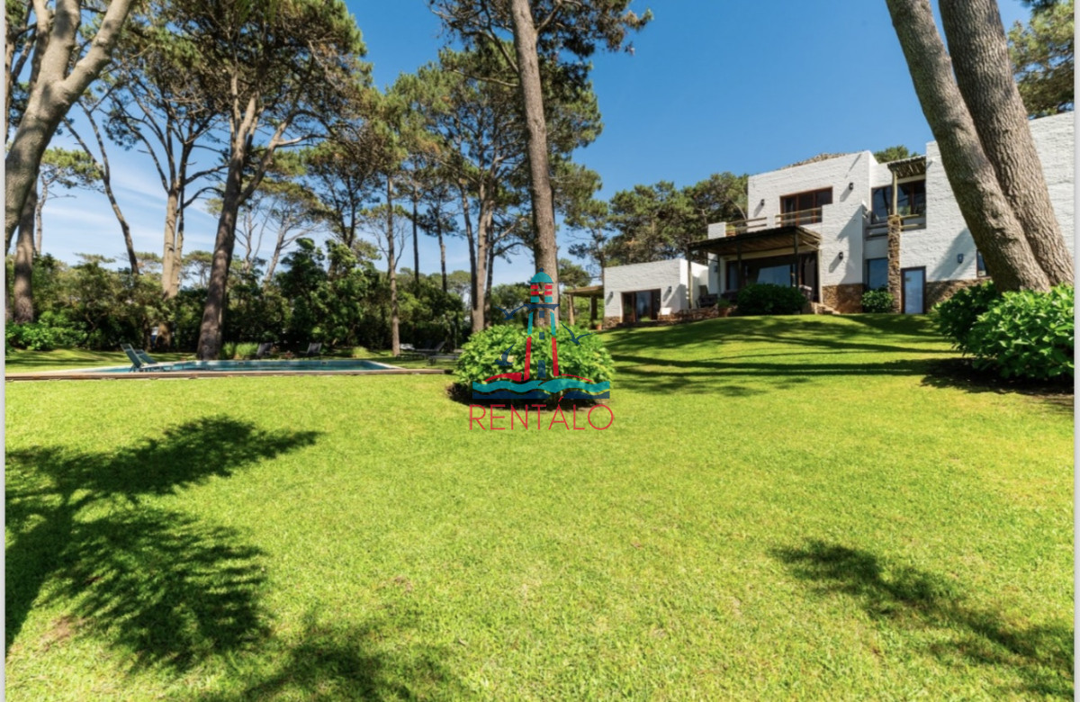 Casa ID.304 - Excelente casa de 5 dormitorios mas dependencia y gran parque a 200 metros de la Playa de Montoya en alquiler de temporada
