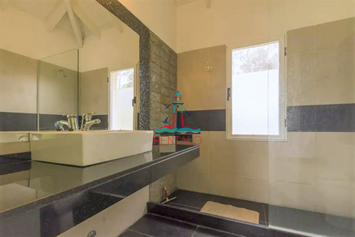 Casa ID.246 - Casa en venta de 6 Dormitorios y Piscina en Punta del Este Montoya, La Barra