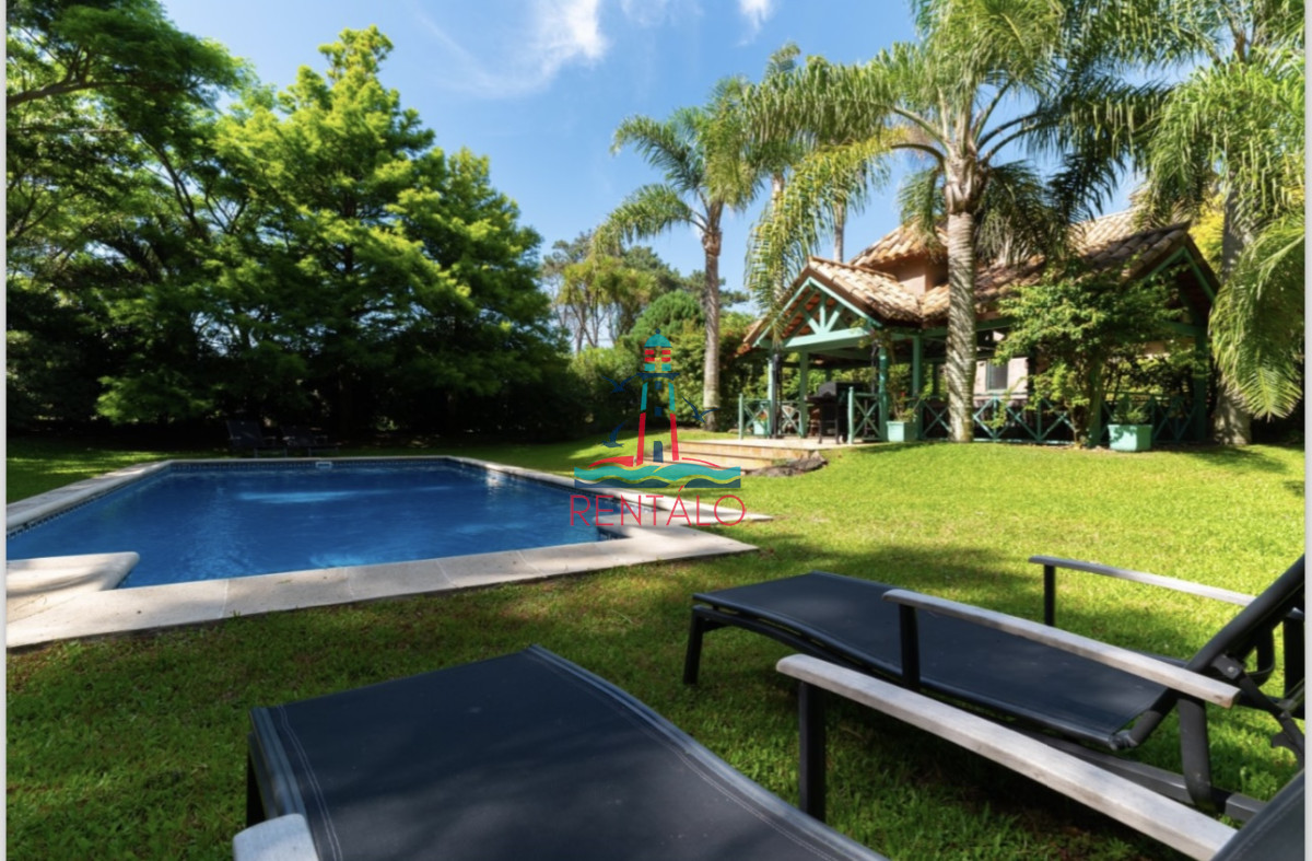 Casa ID.512 - casa en alquiler de temporada en punta del este 4  dormitorios mas dependencia y piscina en Montoya