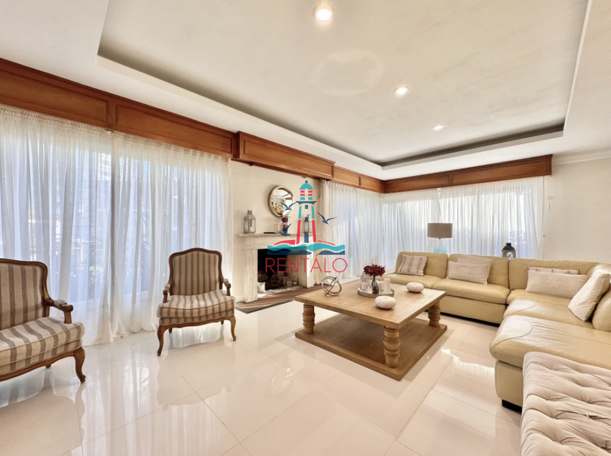 Casa ID.423 - Moderna Casa de 4 Dormitorios en Playa Mansa a 150 metros del Mar