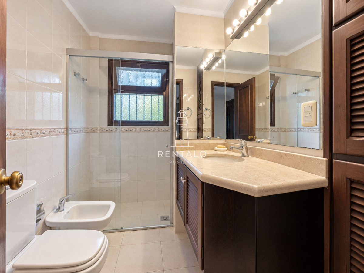 Casa ID.618 - Alquiler de casa en Punta del este 3 dormitorios 