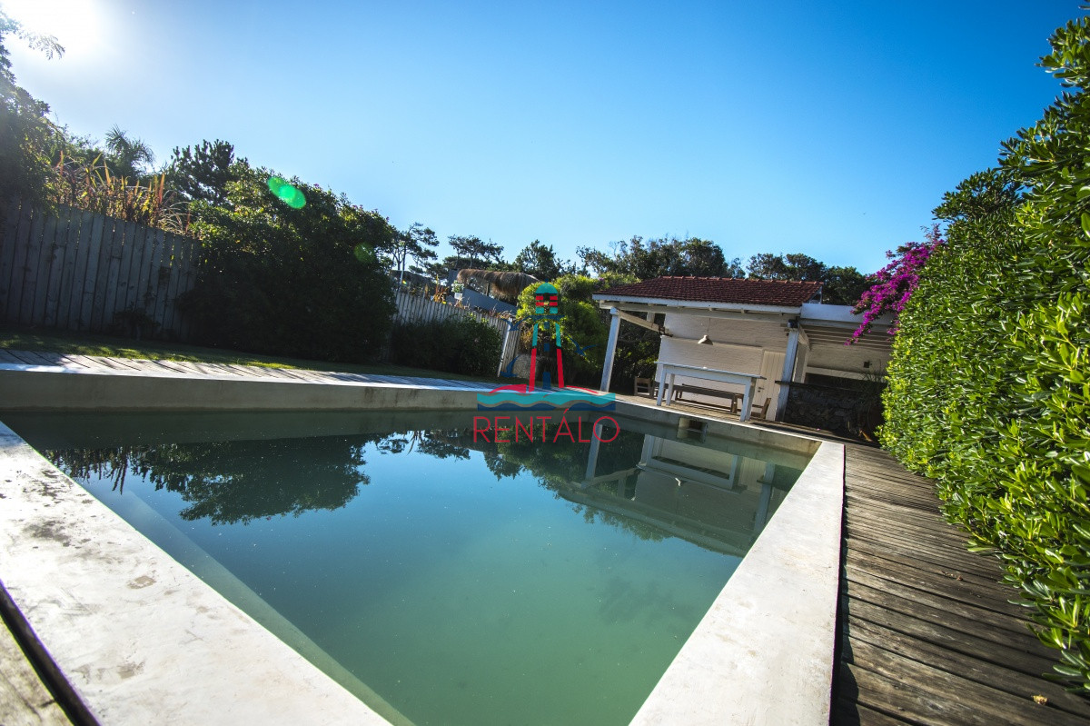 Casa ID.247 - Casa de 4 Dormitorios con Piscina y Parrillero en Montoya, La Barra
