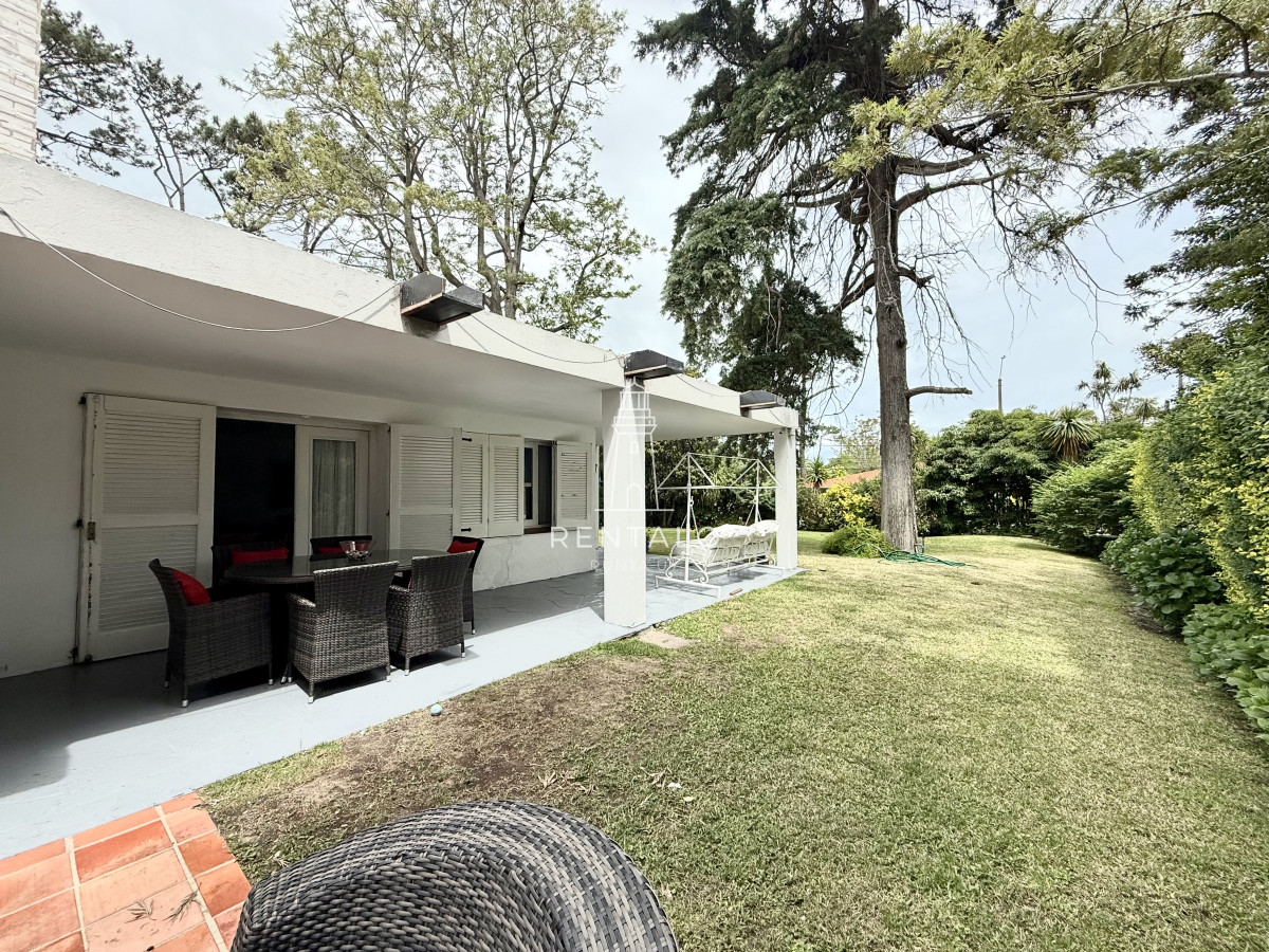 Casa ID.722 - Alquiler de casa temporal en Punta del este de 3 dormitorios en playa mansa, Punta del Este