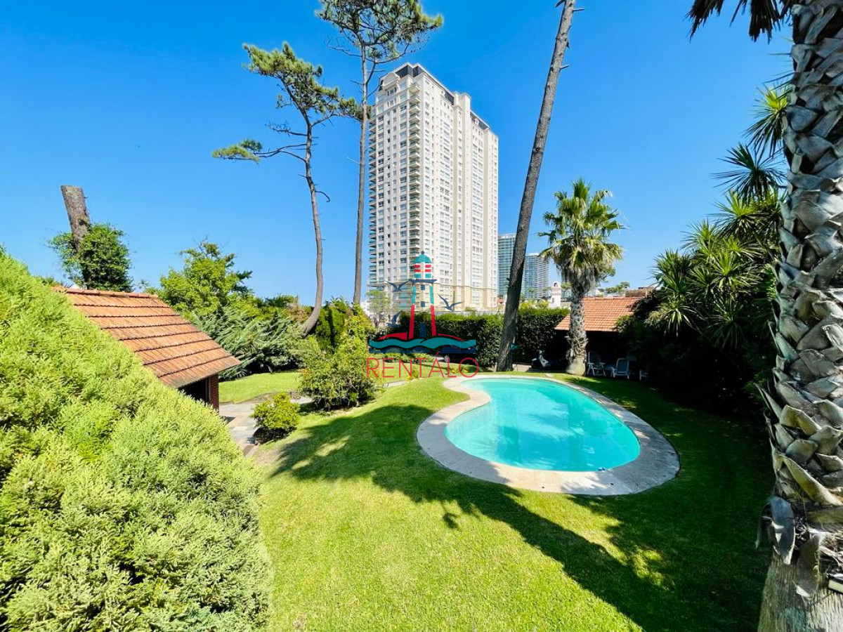 Casa ID.620 - Casa de 4 Dormitorios en Playa Mansa - Punta del Este