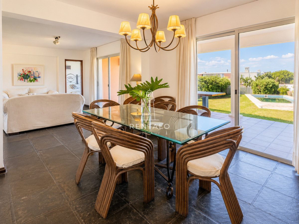 Casa ID.1221 - Excelente Casa de 4 Dormitorios con Vista al Mar y Piscina en Montoya, La Barra