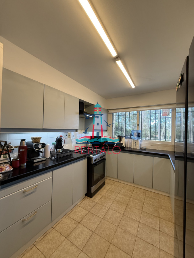 Casa ID.606 - Casa en alquiler de temporada con 4 suites más dependencia en 4500 m2 piscina y parrillero 