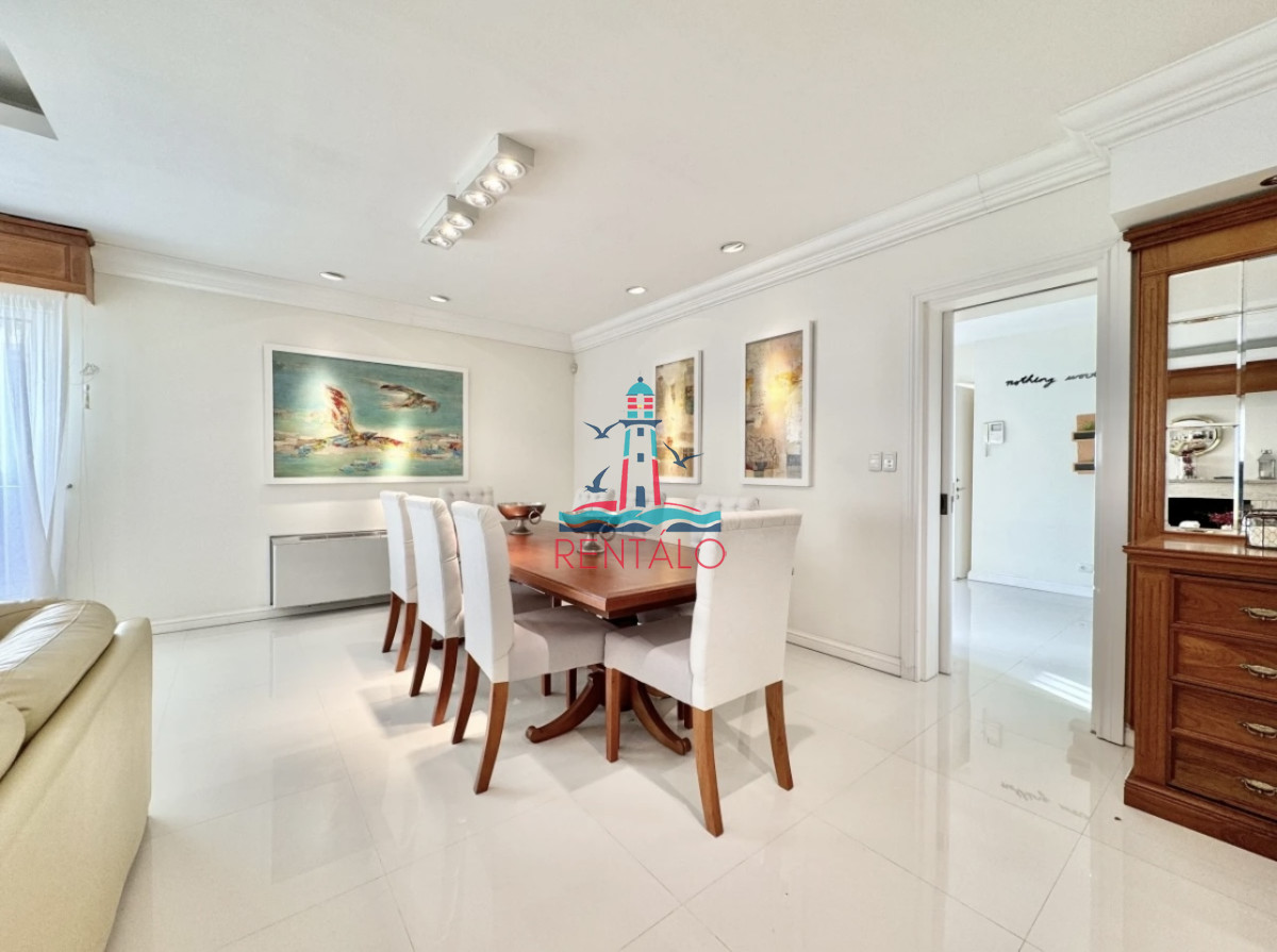 Casa ID.423 - Moderna Casa de 4 Dormitorios en Playa Mansa a 150 metros del Mar