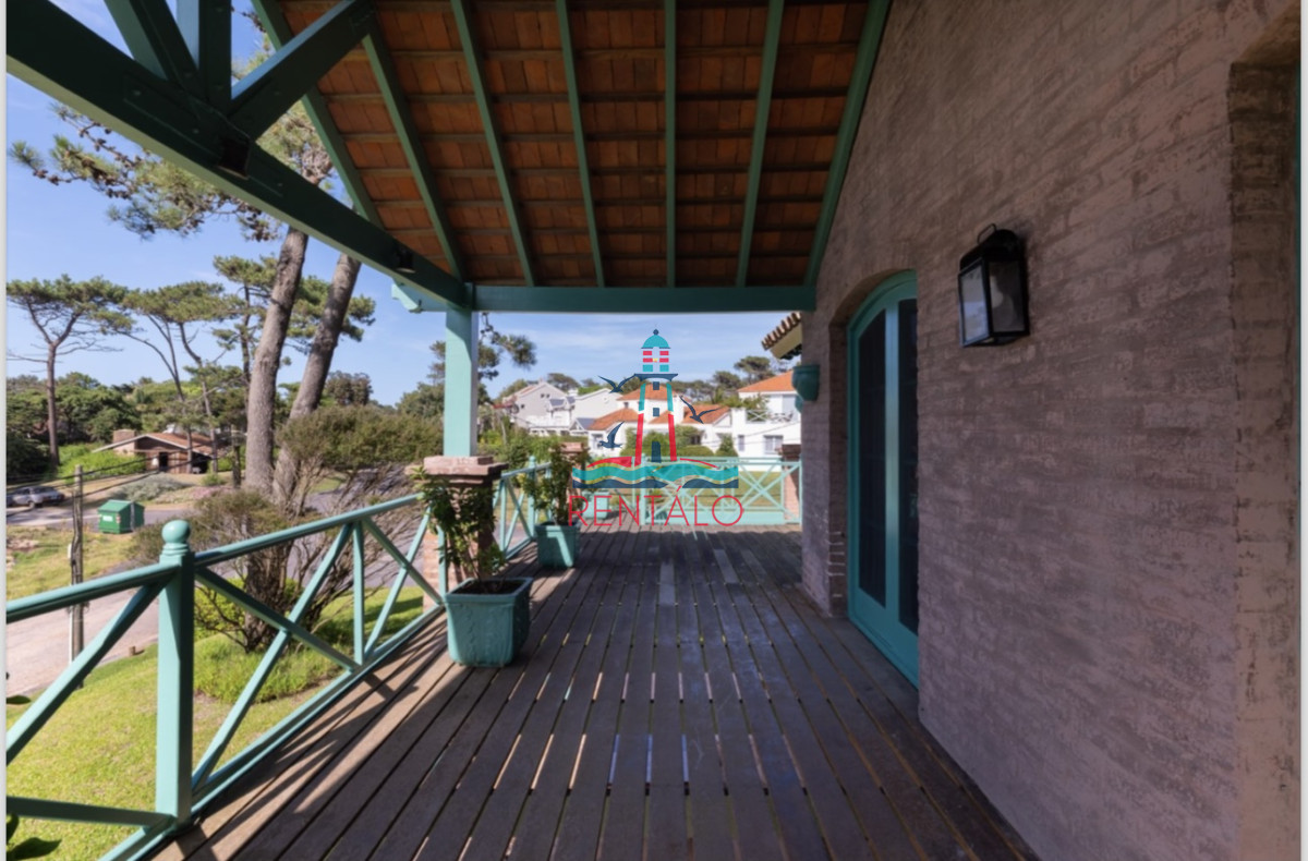 Casa ID.512 - casa en alquiler de temporada en punta del este 4  dormitorios mas dependencia y piscina en Montoya