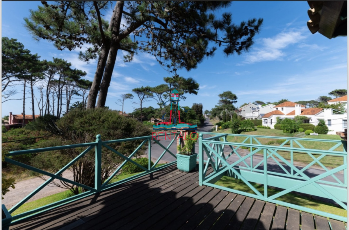 Casa ID.512 - casa en alquiler de temporada en punta del este 4  dormitorios mas dependencia y piscina en Montoya