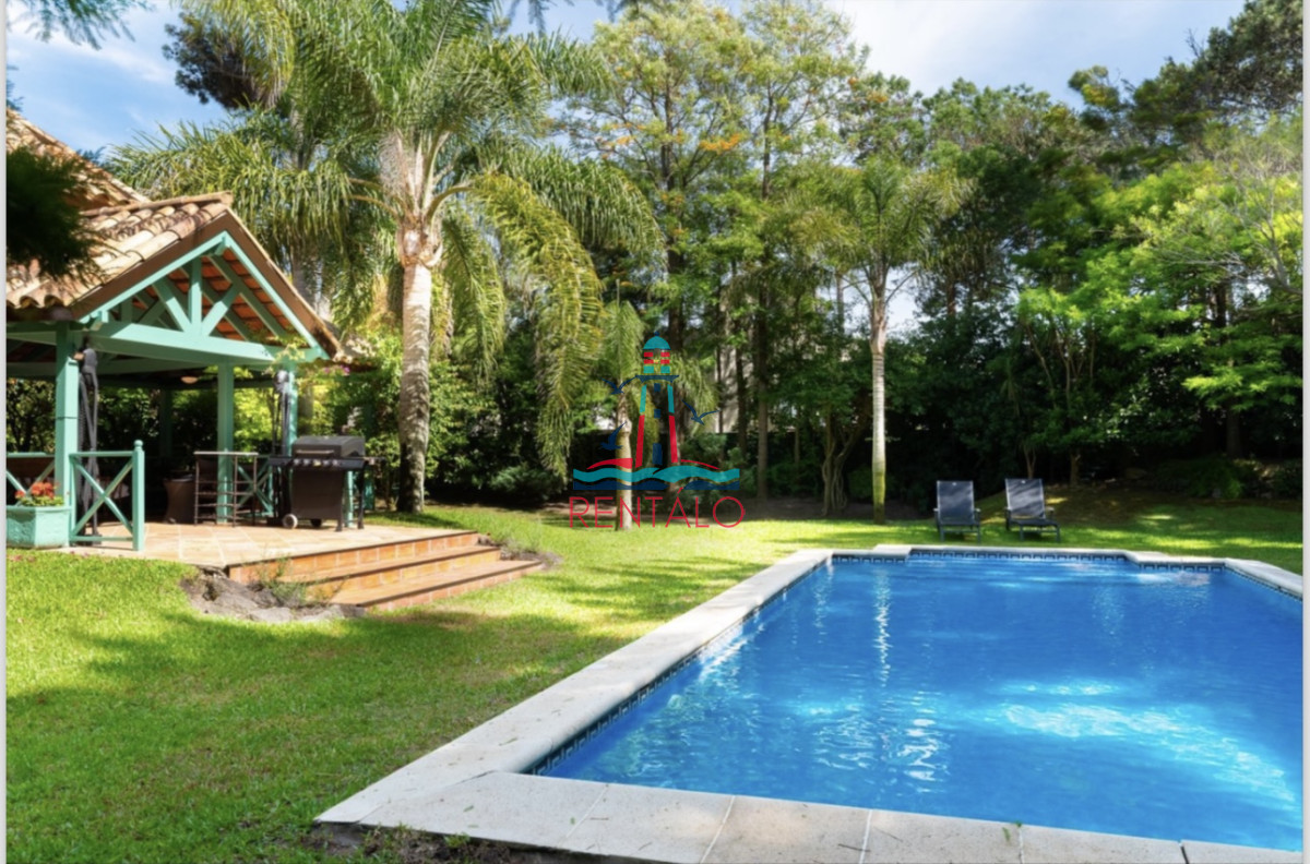 Casa ID.512 - casa en alquiler de temporada en punta del este 4  dormitorios mas dependencia y piscina en Montoya