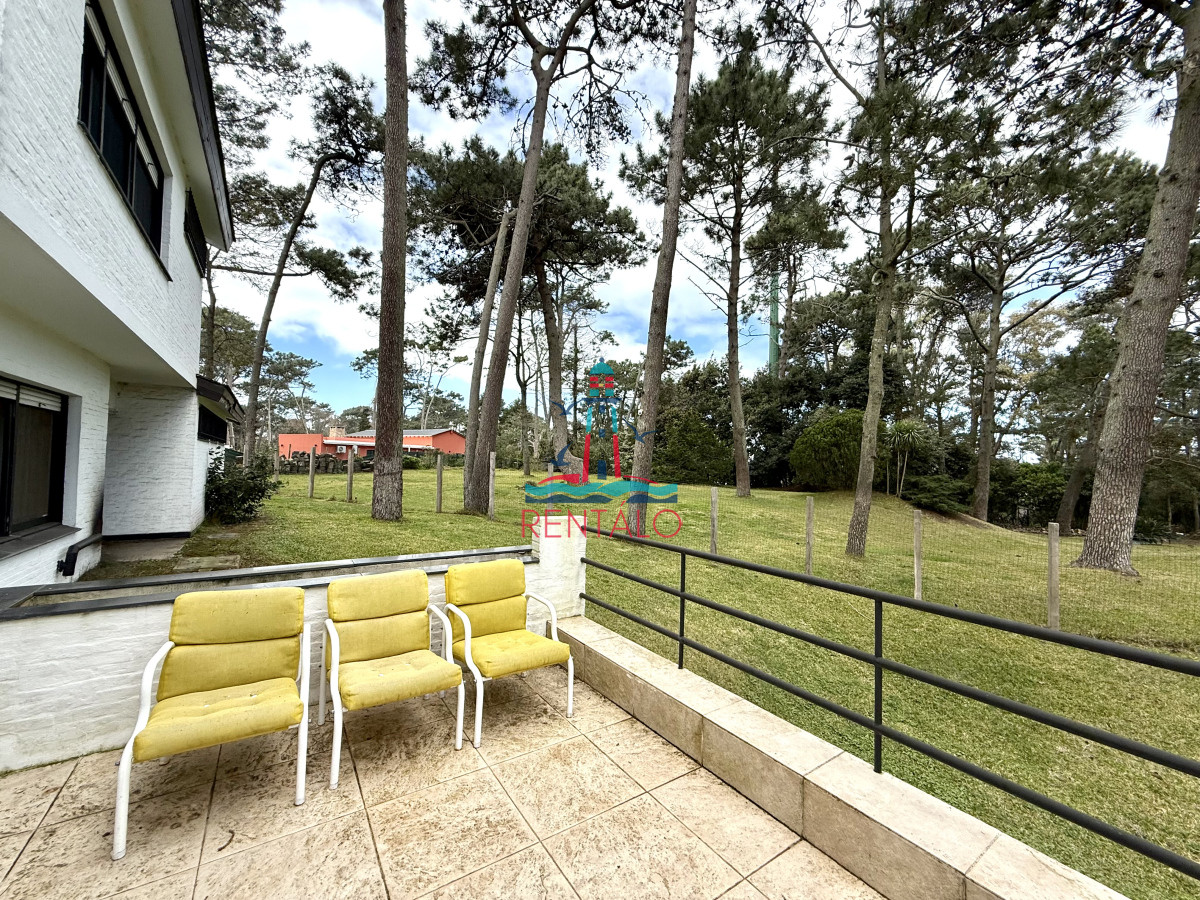 Casa ID.606 - Casa en alquiler de temporada con 4 suites más dependencia en 4500 m2 piscina y parrillero 