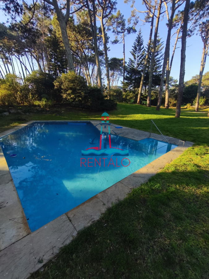 Casa ID.606 - Casa en alquiler de temporada con 4 suites más dependencia en 4500 m2 piscina y parrillero 