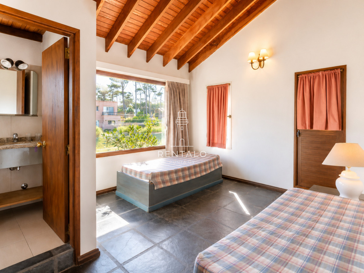 Casa ID.1221 - Excelente Casa de 4 Dormitorios con Vista al Mar y Piscina en Montoya, La Barra
