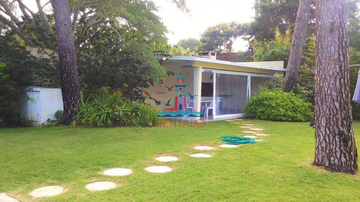 Casa ID.713 - Casa de 4 Dormitorios en Punta del este en Playa Mansa a Pocas Cuadras del Mar