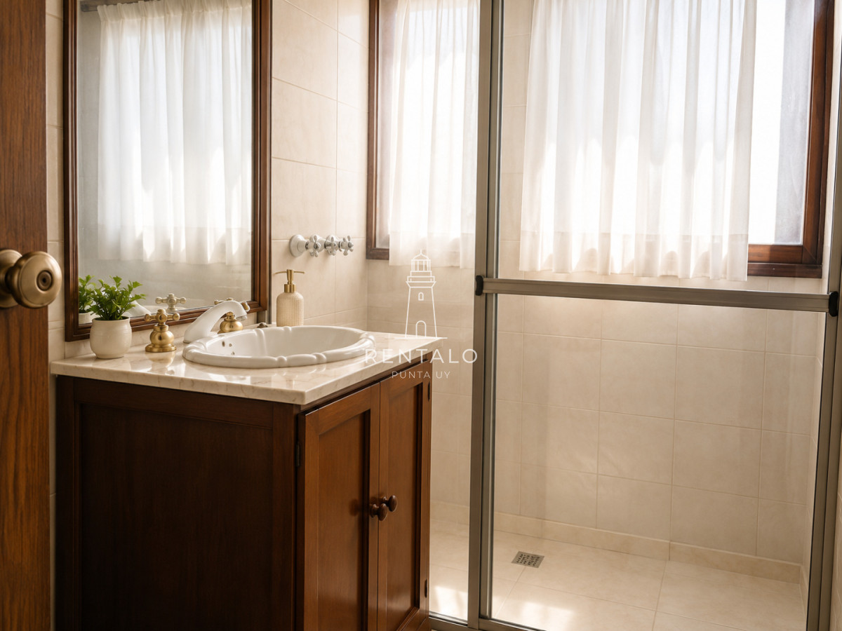 Casa ID.1221 - Excelente Casa de 4 Dormitorios con Vista al Mar y Piscina en Montoya, La Barra