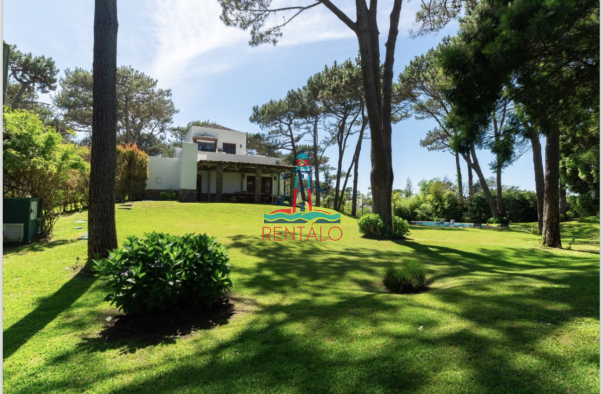 Casa ID.304 - Excelente casa de 5 dormitorios mas dependencia y gran parque a 200 metros de la Playa de Montoya en alquiler de temporada