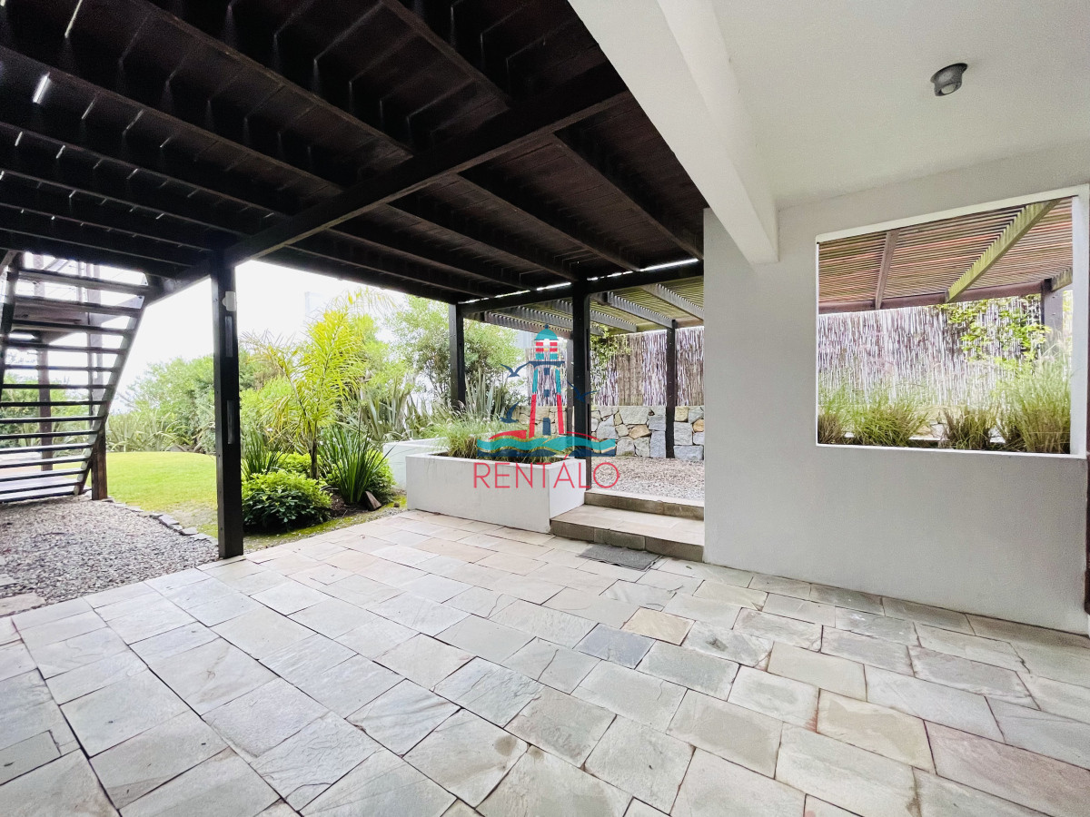 Casa ID.237 - Casa en venta de 5 Dormitorios en Manantiales, Punta del Este