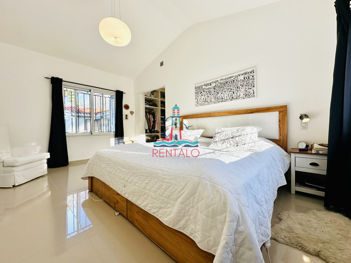 Casa ID.471 - Espectacular Casa Moderna de 5 Dormitorios con Piscina Climatizada en Alquiler de Temporada