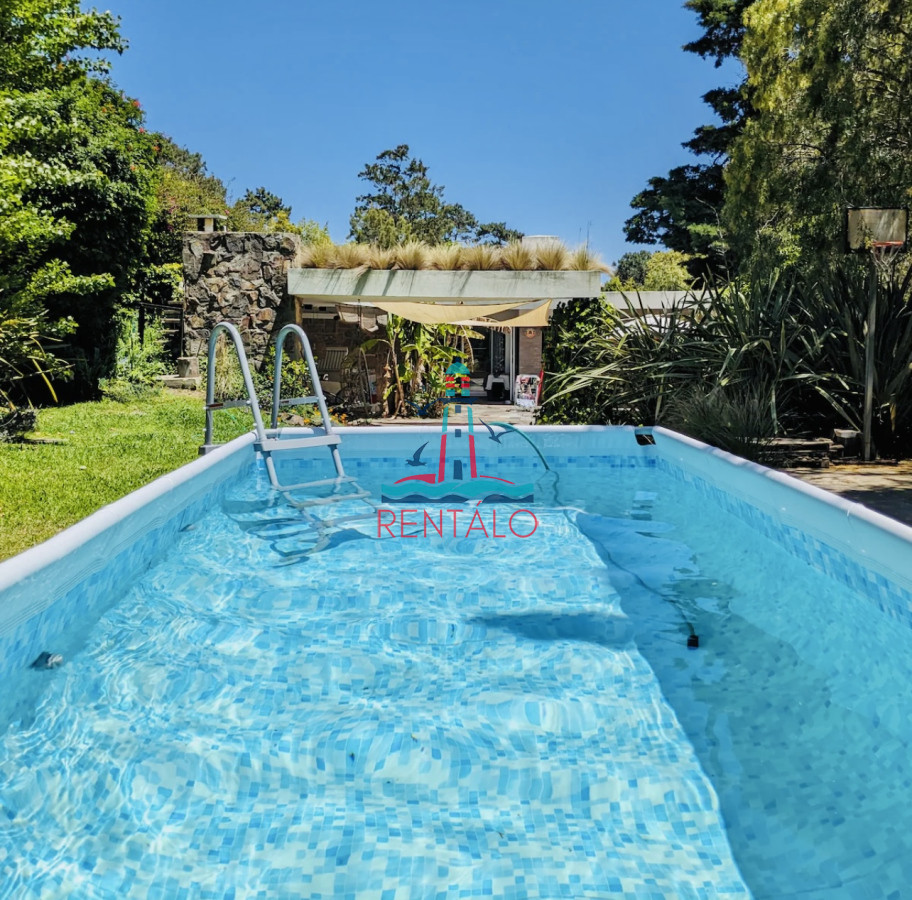 Casa ID.470 - Muy Buena Casa de 3 Dormitorios, Piscina y Parrillero en Playa Mansa, Alquiler de Temporada