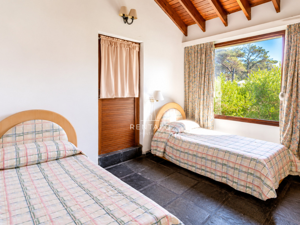 Casa ID.1221 - Excelente Casa de 4 Dormitorios con Vista al Mar y Piscina en Montoya, La Barra