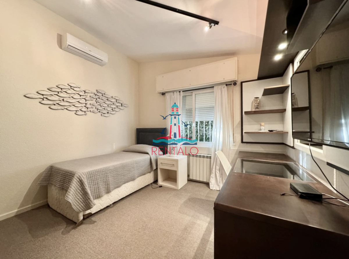 Casa ID.423 - Moderna Casa de 4 Dormitorios en Playa Mansa a 150 metros del Mar