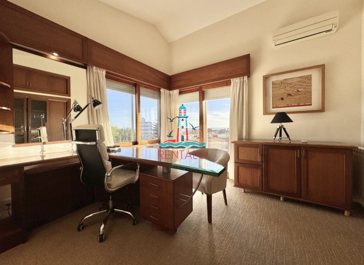 Casa ID.423 - Moderna Casa de 4 Dormitorios en Playa Mansa a 150 metros del Mar