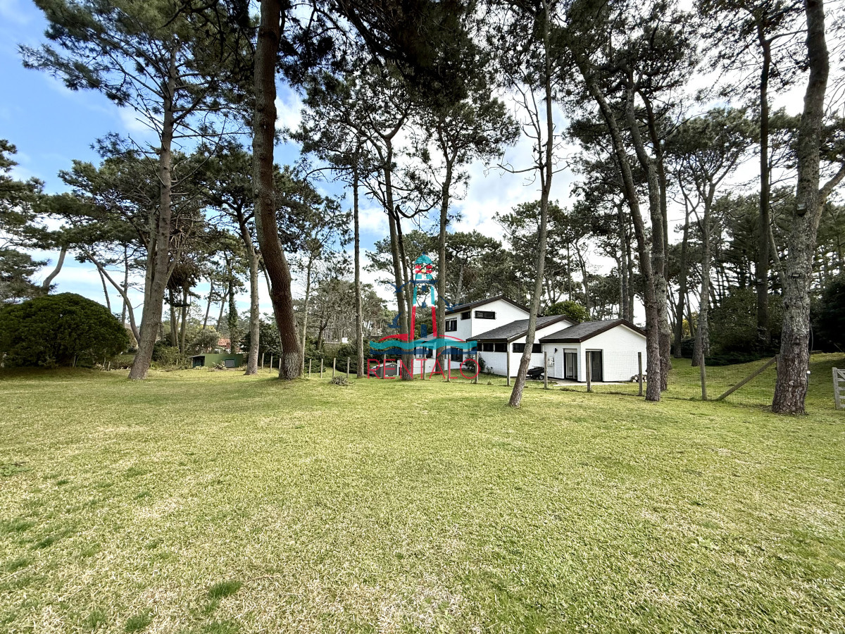 Casa ID.606 - Casa en alquiler de temporada con 4 suites más dependencia en 4500 m2 piscina y parrillero 