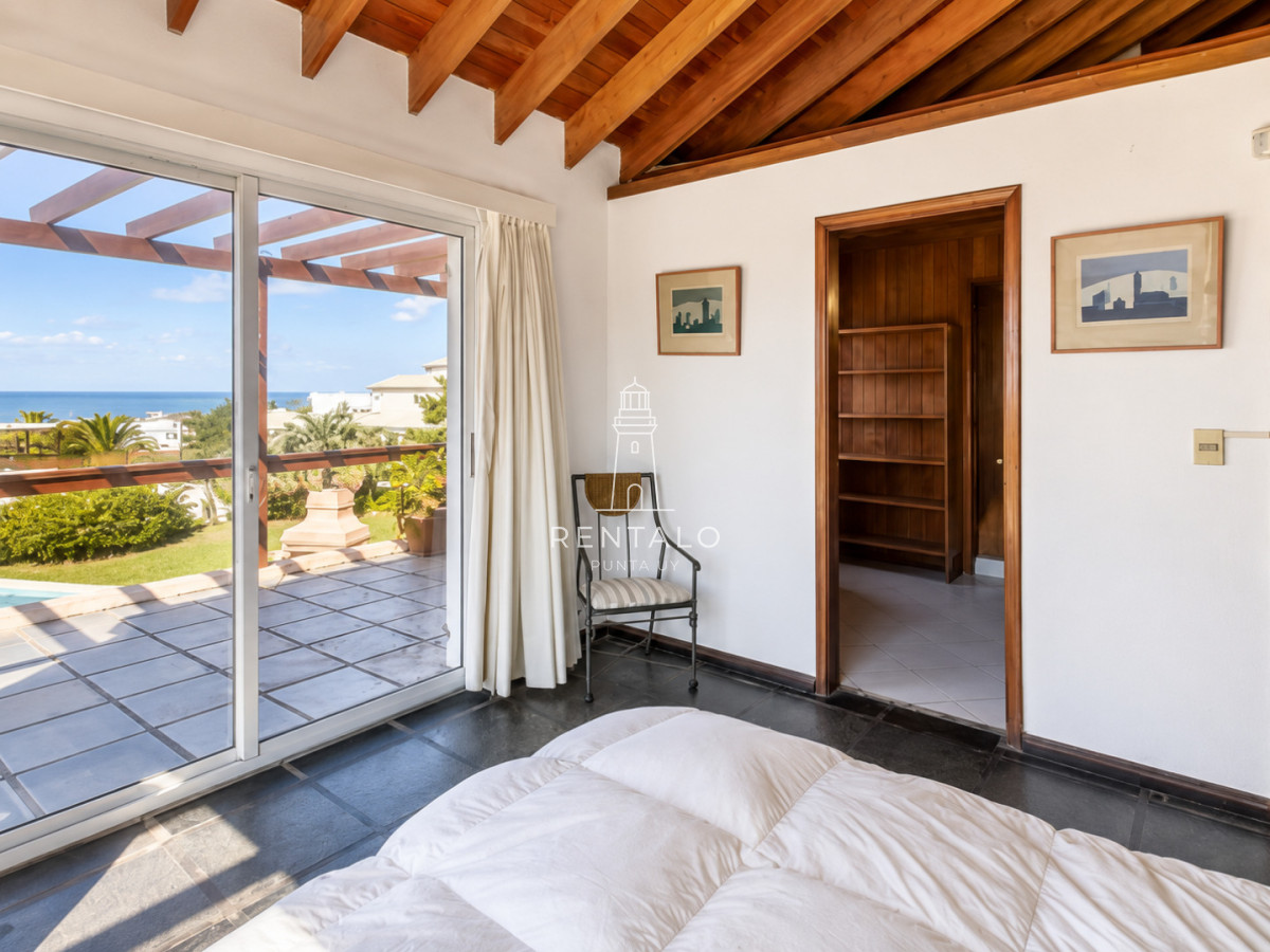 Casa ID.1221 - Excelente Casa de 4 Dormitorios con Vista al Mar y Piscina en Montoya, La Barra