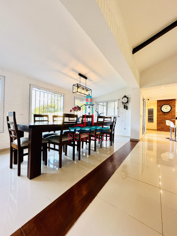 Casa ID.471 - Espectacular Casa Moderna de 5 Dormitorios con Piscina Climatizada en Alquiler de Temporada