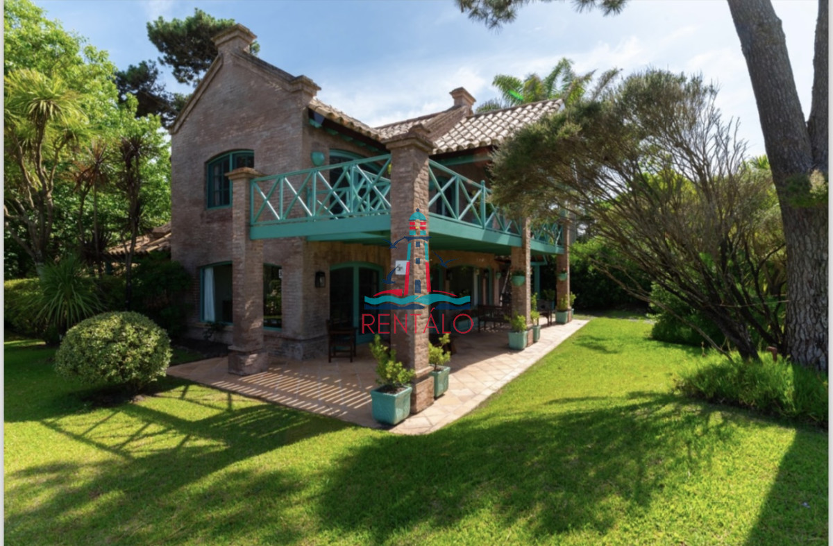 Casa ID.512 - casa en alquiler de temporada en punta del este 4  dormitorios mas dependencia y piscina en Montoya