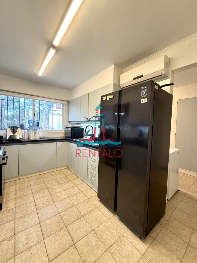 Casa ID.606 - Casa en alquiler de temporada con 4 suites más dependencia en 4500 m2 piscina y parrillero 