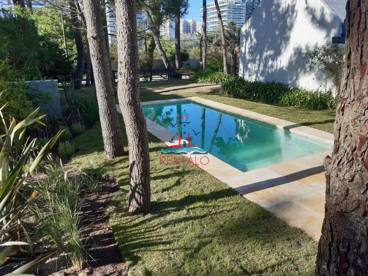 Casa ID.469 - Casa de 3 Dormitorios más Dependencia y Piscina, en Aidy Grill Punta del Este, Ubicada a pasos del Mar