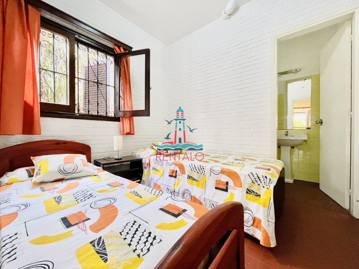 Casa ID.231 - Alquiler Anual, Casa de 4 Dormitorios, Parrillero y Piscina a pocos metros del Mar, Playa Mansa