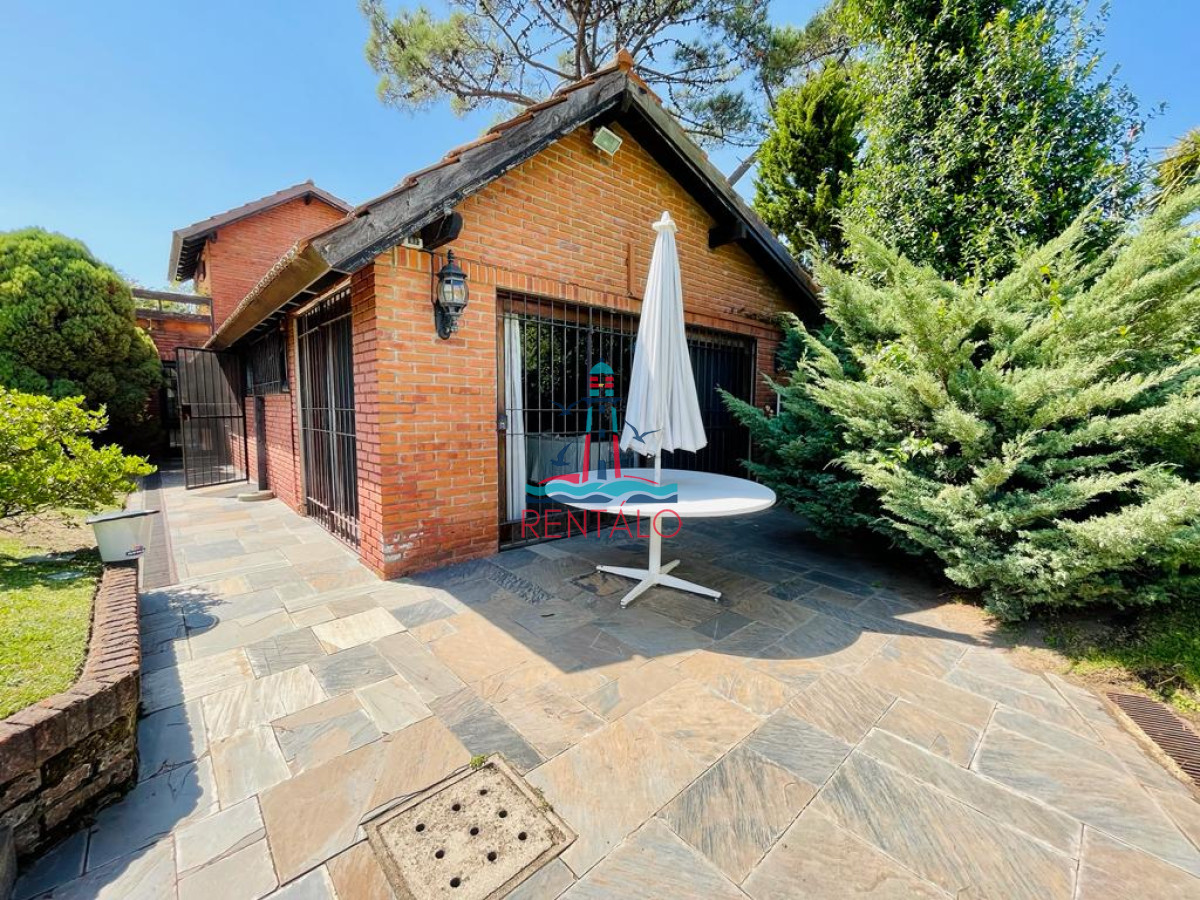 Casa ID.620 - Casa de 4 Dormitorios en Playa Mansa - Punta del Este