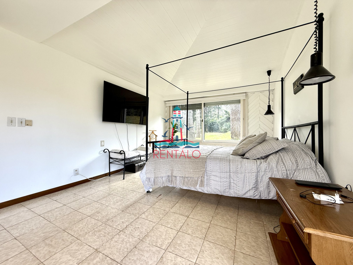 Casa ID.606 - Casa en alquiler de temporada con 4 suites más dependencia en 4500 m2 piscina y parrillero 