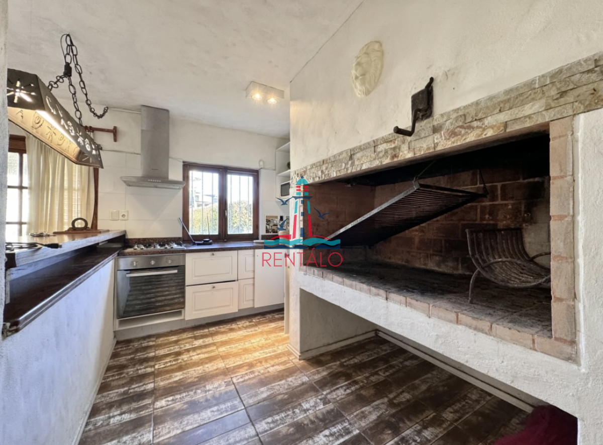 Casa ID.423 - Moderna Casa de 4 Dormitorios en Playa Mansa a 150 metros del Mar