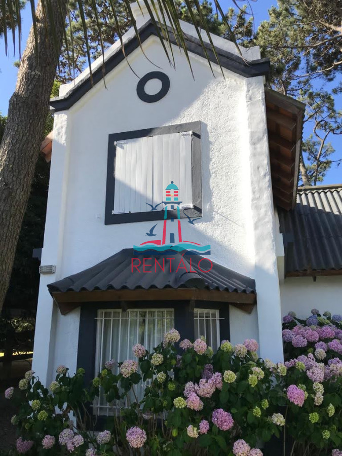 Casa ID.469 - Casa de 3 Dormitorios más Dependencia y Piscina, en Aidy Grill Punta del Este, Ubicada a pasos del Mar